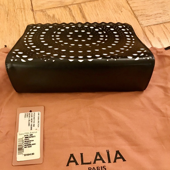 Beautiful Alaia Clutch with Scalloped Design BNWT - Picture 2 of 4